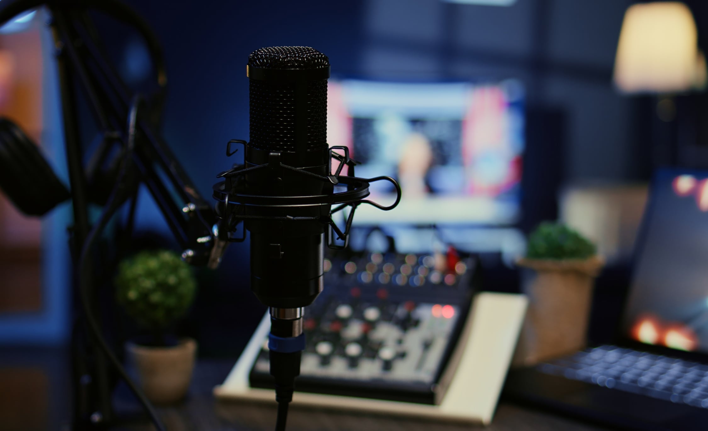 Panning,Shot,Of,High,Tech,Mic,Used,To,Produce,Quality